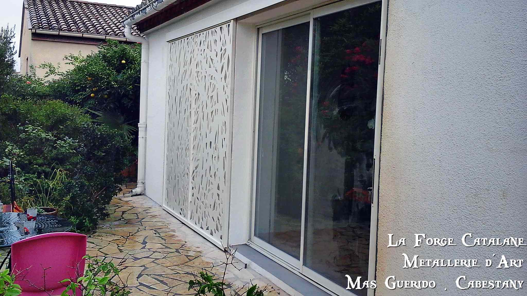 Volet coulissant decoupe laser motif moderne  forge catalane2.jpg